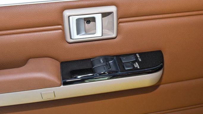 Новый Toyota Land Cruiser 70 Series Рестайлинг 2, 4.0 л, 2024 в Дубае от Najem Motors Белый цвет. GCC | AUTO.AE