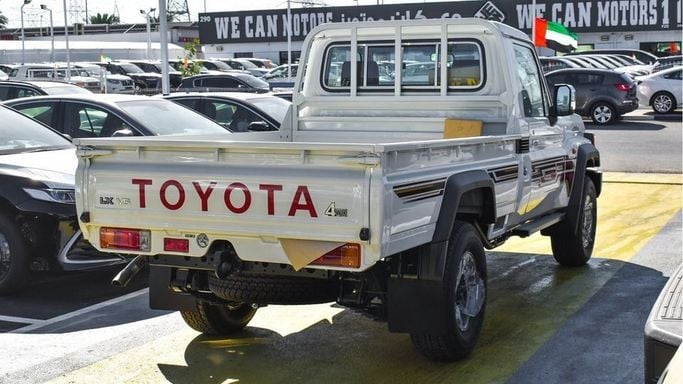 Новый Toyota Land Cruiser 70 Series Рестайлинг 2, 4.0 л, 2024 в Дубае от Najem Motors Белый цвет. GCC | AUTO.AE