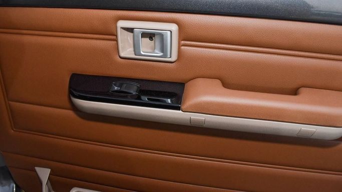 Новый Toyota Land Cruiser 70 Series Рестайлинг 2, 4.0 л, 2024 в Дубае от Najem Motors Серый цвет. GCC | AUTO.AE