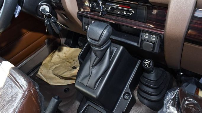 Новый Toyota Land Cruiser 70 Series Рестайлинг 2, 4.0 л, 2024 в Дубае от Najem Motors Черный цвет. GCC | AUTO.AE