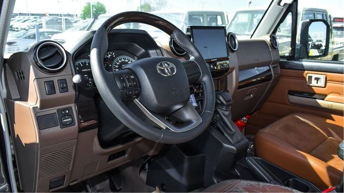 Новый Toyota Land Cruiser 70 Series Рестайлинг 2, 4.0 л, 2024 в Дубае от Najem Motors Черный цвет. GCC | AUTO.AE