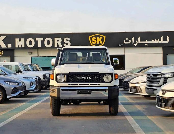 Новый Toyota Land Cruiser 70 Series Рестайлинг 2, 4.5 л, 2025 в Дубае от SK Motors Белый цвет. Other | AUTO.AE