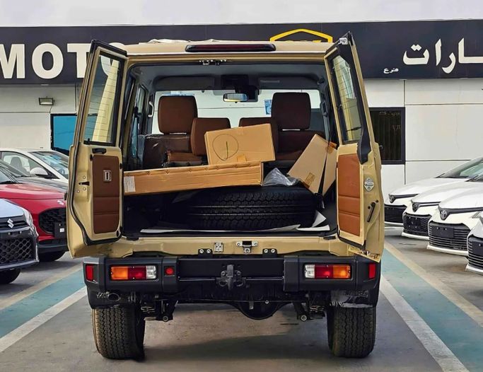 Новый Toyota Land Cruiser 70 Series Рестайлинг 2, 4.0 л, 2025 в Дубае от SK Motors Бежевый цвет. Other | AUTO.AE