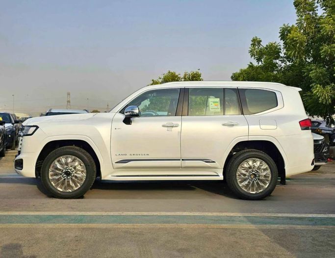 Новый Toyota Land Cruiser 300 Series, 3.4 л, 2025 в Дубае от SK Motors Белый цвет. Other | AUTO.AE