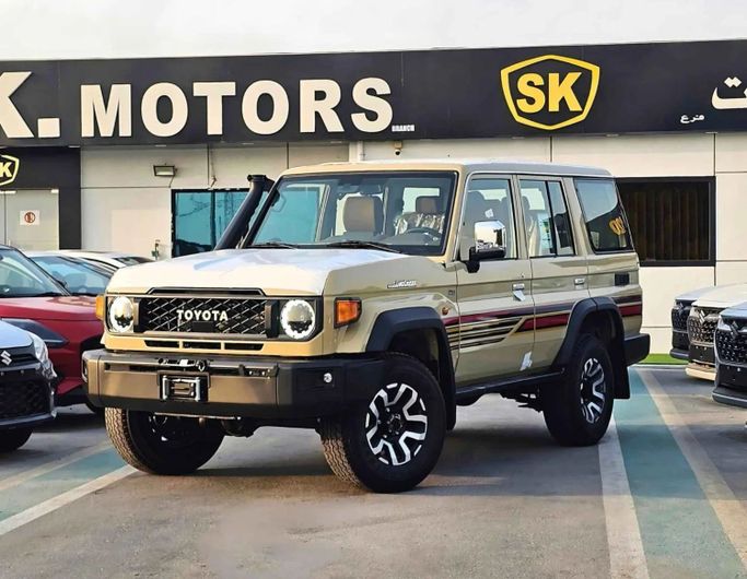 Новый Toyota Land Cruiser 70 Series Рестайлинг 2, 2.8 л, 2025 в Дубае от SK Motors Бежевый цвет. Other | AUTO.AE
