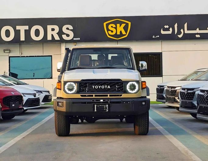 Новый Toyota Land Cruiser 70 Series Рестайлинг 2, 2.8 л, 2025 в Дубае от SK Motors Бежевый цвет. Other | AUTO.AE