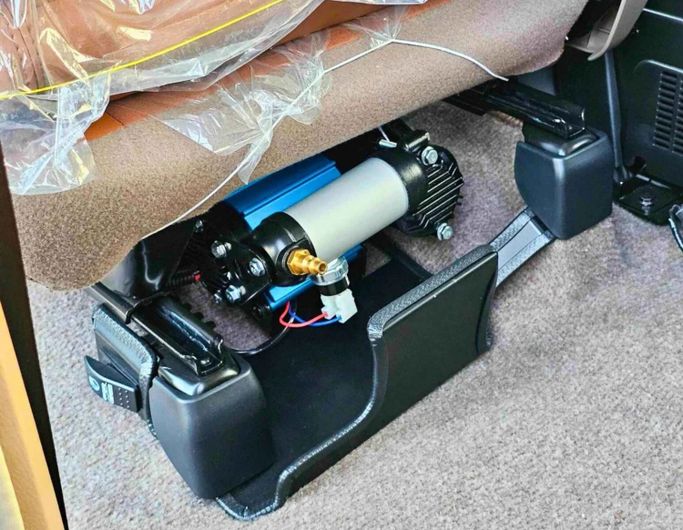 Новый Toyota Land Cruiser 70 Series Рестайлинг 2, 2.8 л, 2025 в Дубае от SK Motors Бежевый цвет. Other | AUTO.AE