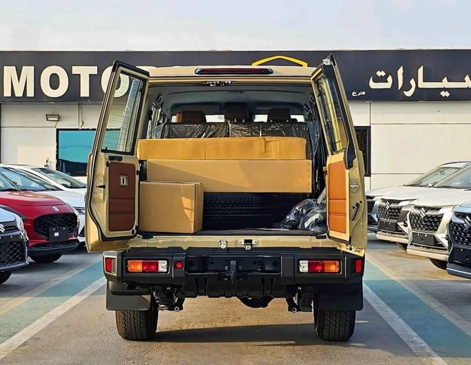 Новый Toyota Land Cruiser 70 Series Рестайлинг 2, 2.8 л, 2025 в Дубае от SK Motors Бежевый цвет. Other | AUTO.AE