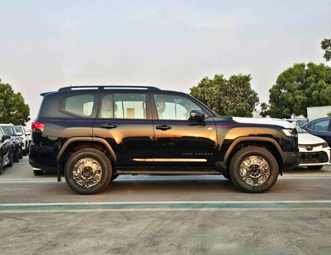 Новый Toyota Land Cruiser 300 Series, 3.4 л, 2025 в Дубае от SK Motors Черный цвет. Other | AUTO.AE