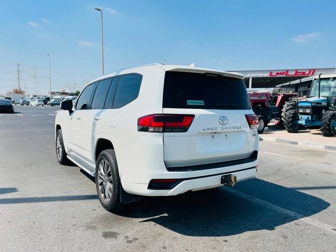 Used Toyota Land Cruiser 300 Series, 3.4 l, 2022 in Dubai by Lakhani Motors, White color. GCC Specs | AUTO.AE