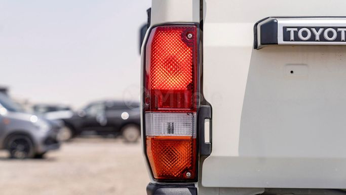 Новый Toyota Land Cruiser 70 Series Рестайлинг 2, 2.8 л, 2025 в Дубае от Milele Белый цвет. Other | AUTO.AE