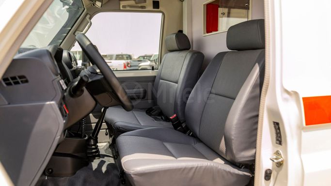 Новый Toyota Land Cruiser 70 Series Рестайлинг 2, 2.8 л, 2025 в Дубае от Milele Белый цвет. Other | AUTO.AE