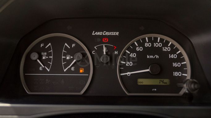 Новый Toyota Land Cruiser 70 Series Рестайлинг 2, 2.8 л, 2025 в Дубае от Milele Белый цвет. Other | AUTO.AE