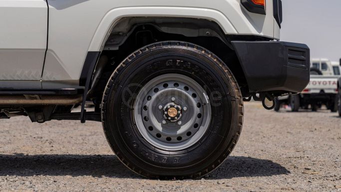 Новый Toyota Land Cruiser 70 Series Рестайлинг 2, 2.8 л, 2025 в Дубае от Milele Белый цвет. Other | AUTO.AE