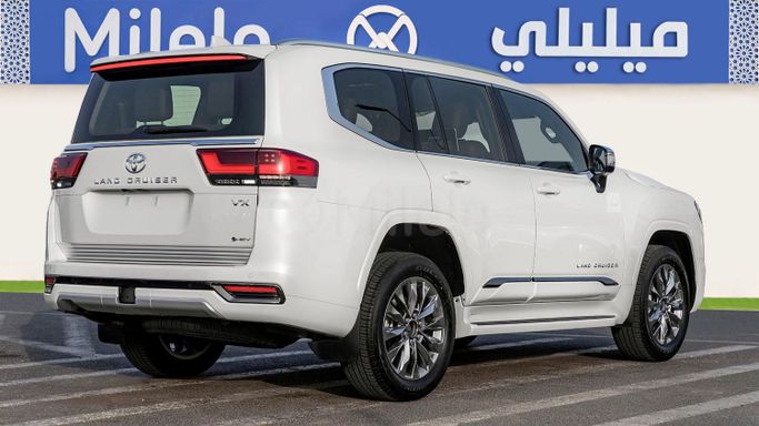 Новый Toyota Land Cruiser 300 Series, 3.4 л, 2025 в Дубае от Milele Белый цвет. Other | AUTO.AE
