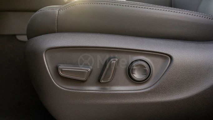 Новый Toyota Land Cruiser 300 Series, 3.4 л, 2025 в Дубае от Milele Белый цвет. Other | AUTO.AE