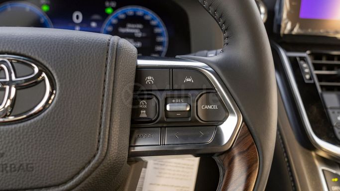 Новый Toyota Land Cruiser 300 Series, 3.4 л, 2025 в Дубае от Milele Белый цвет. Other | AUTO.AE