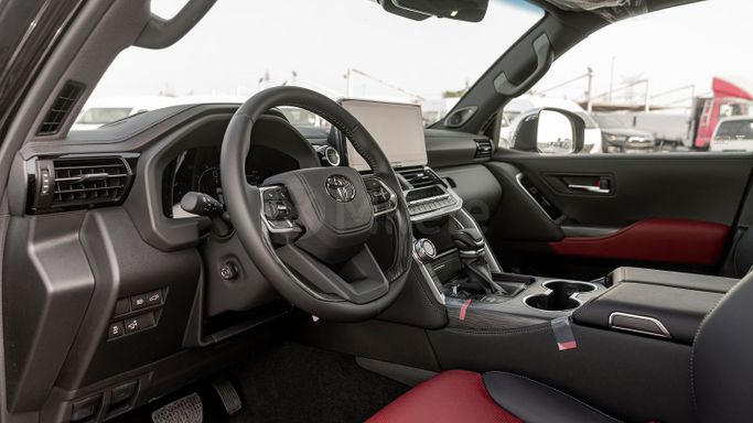 Новый Toyota Land Cruiser 300 Series, 3.4 л, 2025 в Дубае от Milele Черный цвет. Other | AUTO.AE