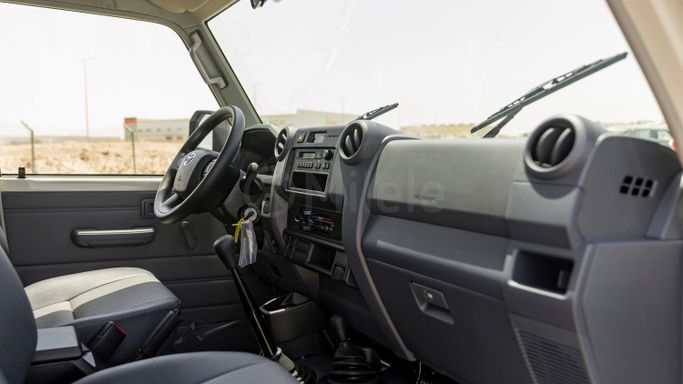 Новый Toyota Land Cruiser 70 Series Рестайлинг 2, 4.5 л, 2025 в Дубае от Milele Белый цвет. Other | AUTO.AE