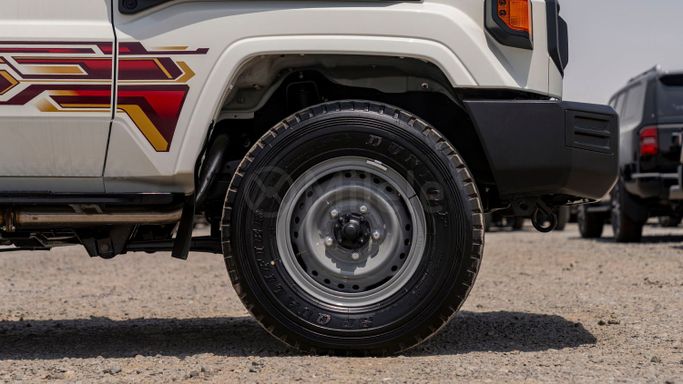 Новый Toyota Land Cruiser 70 Series Рестайлинг 2, 4.5 л, 2025 в Дубае от Milele Белый цвет. Other | AUTO.AE