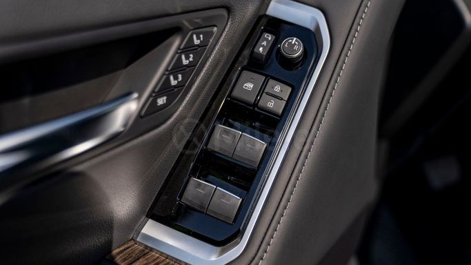 Новый Toyota Land Cruiser 300 Series, 3.4 л, 2025 в Дубае от Milele Черный цвет. Other | AUTO.AE