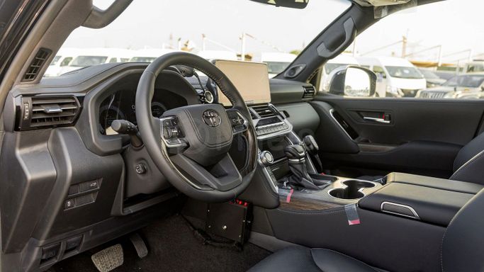 Новый Toyota Land Cruiser 300 Series, 3.4 л, 2025 в Дубае от Milele Черный цвет. Other | AUTO.AE