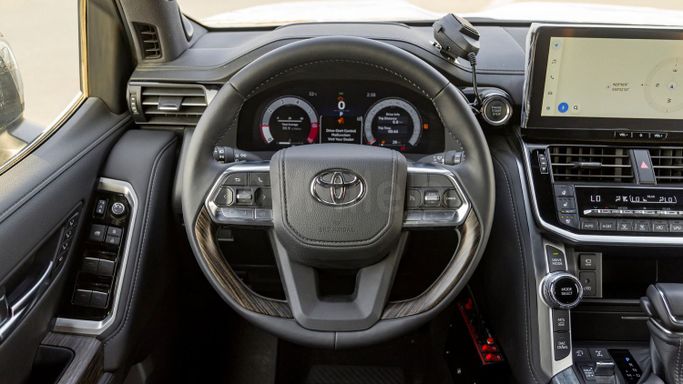 Новый Toyota Land Cruiser 300 Series, 3.4 л, 2025 в Дубае от Milele Черный цвет. Other | AUTO.AE