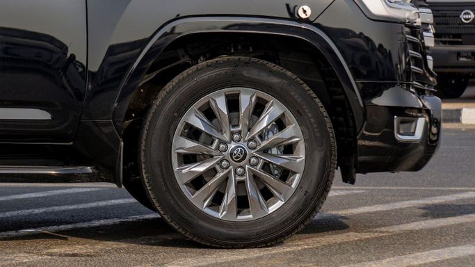 Новый Toyota Land Cruiser 300 Series, 3.4 л, 2025 в Дубае от Milele Черный цвет. Other | AUTO.AE