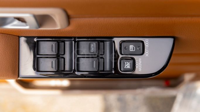 Новый Toyota Land Cruiser 70 Series Рестайлинг 2, 2.8 л, 2025 в Дубае от Milele Серый цвет. Other | AUTO.AE