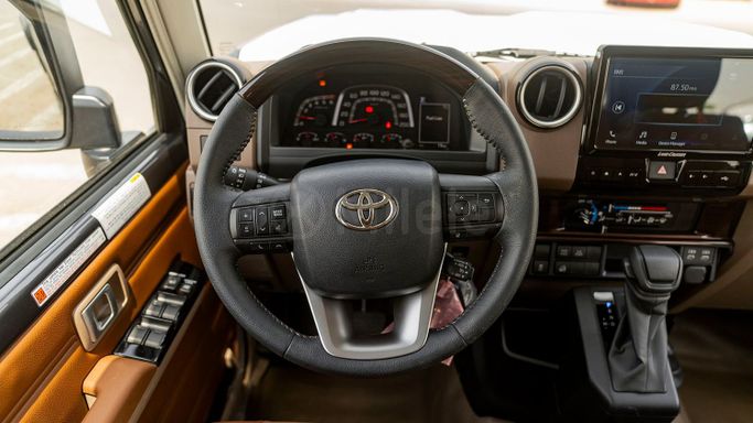 Новый Toyota Land Cruiser 70 Series Рестайлинг 2, 2.8 л, 2025 в Дубае от Milele Серый цвет. Other | AUTO.AE