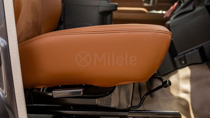 Новый Toyota Land Cruiser 70 Series Рестайлинг 2, 2.8 л, 2025 в Дубае от Milele Серый цвет. Other | AUTO.AE