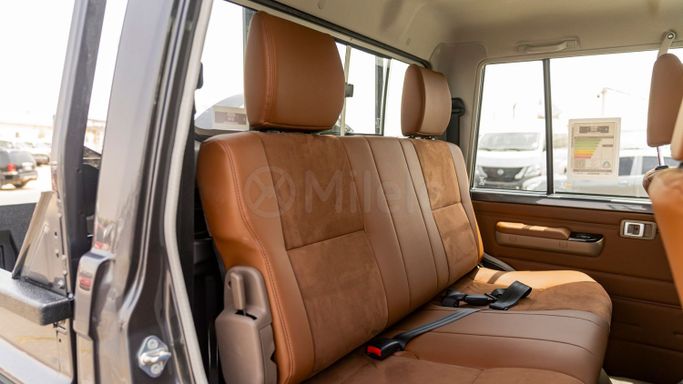 Новый Toyota Land Cruiser 70 Series Рестайлинг 2, 2.8 л, 2025 в Дубае от Milele Серый цвет. Other | AUTO.AE