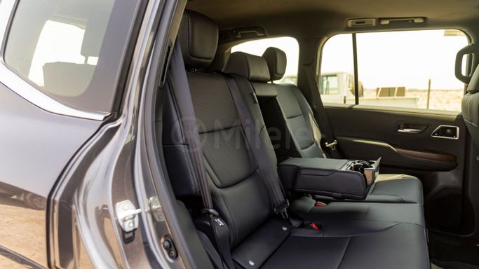 Новый Toyota Land Cruiser 300 Series, 3.3 л, 2025 в Дубае от Milele Серый цвет. Other | AUTO.AE