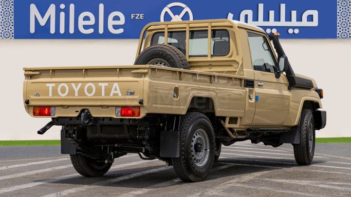 Новый Toyota Land Cruiser 70 Series Рестайлинг 2, 4.0 л, 2025 в Дубае от Milele Бежевый цвет. Other | AUTO.AE