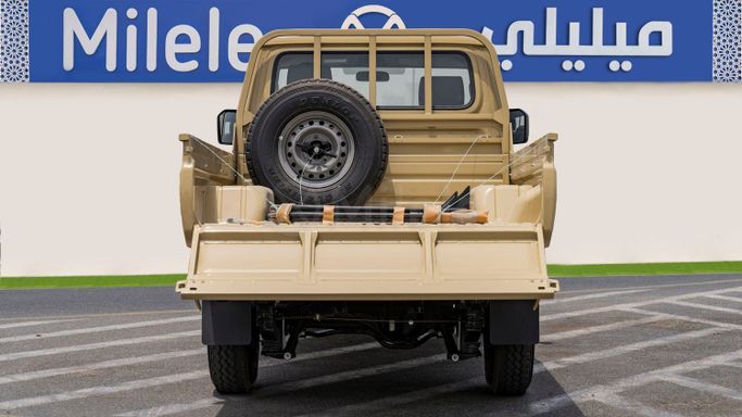 Новый Toyota Land Cruiser 70 Series Рестайлинг 2, 4.0 л, 2025 в Дубае от Milele Бежевый цвет. Other | AUTO.AE