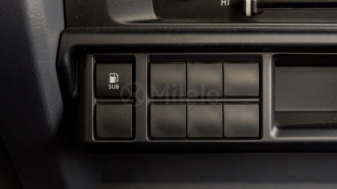 Новый Toyota Land Cruiser 70 Series Рестайлинг 2, 4.0 л, 2025 в Дубае от Milele Бежевый цвет. Other | AUTO.AE