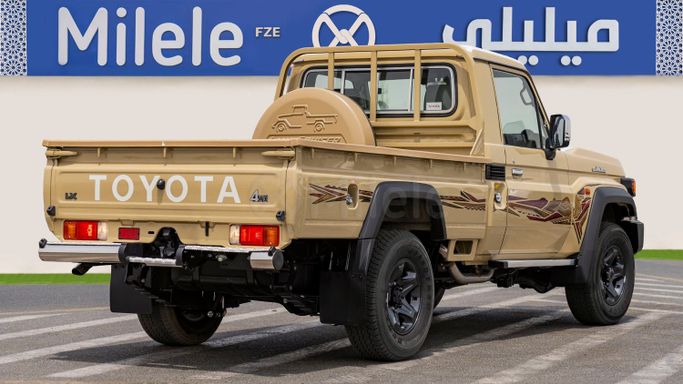 Новый Toyota Land Cruiser 70 Series Рестайлинг 2, 4.5 л, 2025 в Дубае от Milele Бежевый цвет. Other | AUTO.AE
