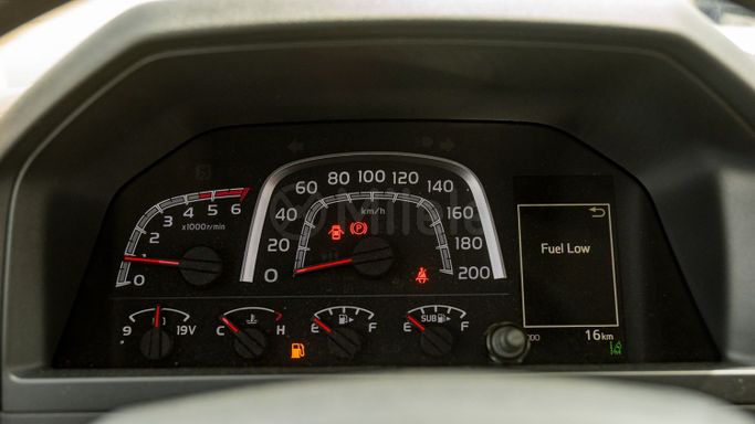 Новый Toyota Land Cruiser 70 Series Рестайлинг 2, 4.5 л, 2025 в Дубае от Milele Бежевый цвет. Other | AUTO.AE