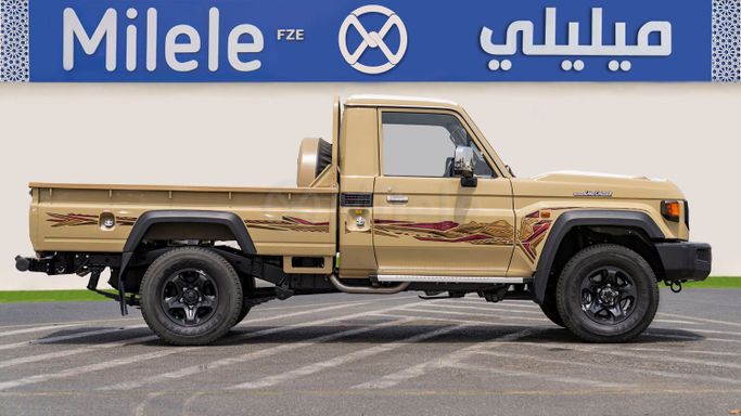 Новый Toyota Land Cruiser 70 Series Рестайлинг 2, 4.5 л, 2025 в Дубае от Milele Бежевый цвет. Other | AUTO.AE