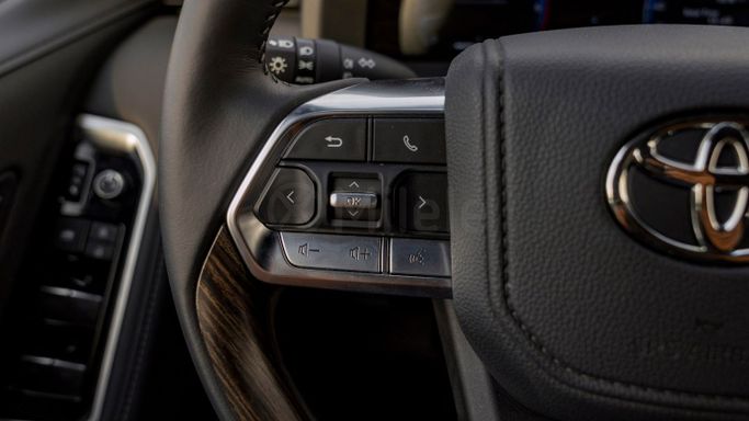 Новый Toyota Land Cruiser 300 Series, 3.4 л, 2025 в Дубае от Milele Черный цвет. Other | AUTO.AE