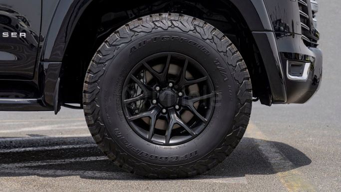 Новый Toyota Land Cruiser 300 Series, 3.4 л, 2025 в Дубае от Milele Черный цвет. Other | AUTO.AE