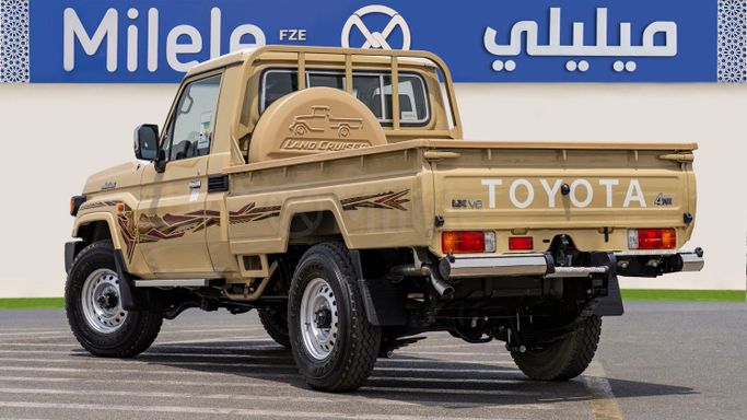 Новый Toyota Land Cruiser 70 Series Рестайлинг 2, 4.0 л, 2025 в Дубае от Milele Бежевый цвет. Other | AUTO.AE
