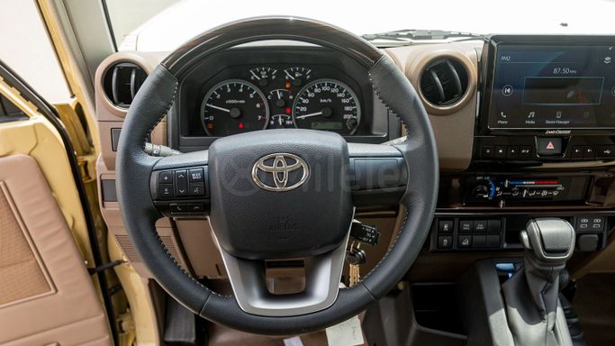 Новый Toyota Land Cruiser 70 Series Рестайлинг 2, 4.0 л, 2025 в Дубае от Milele Бежевый цвет. Other | AUTO.AE