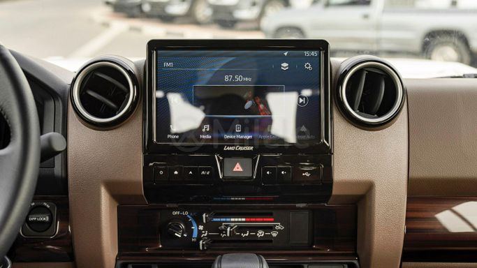 Новый Toyota Land Cruiser 70 Series Рестайлинг 2, 4.0 л, 2025 в Дубае от Milele Бежевый цвет. Other | AUTO.AE