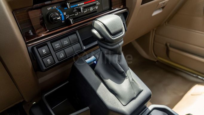 Новый Toyota Land Cruiser 70 Series Рестайлинг 2, 4.0 л, 2025 в Дубае от Milele Бежевый цвет. Other | AUTO.AE