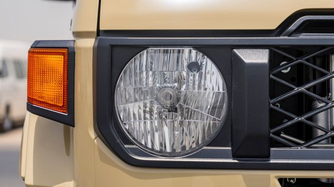 Новый Toyota Land Cruiser 70 Series Рестайлинг 2, 4.0 л, 2025 в Дубае от Milele Бежевый цвет. Other | AUTO.AE