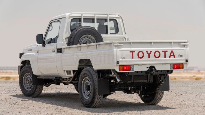 Новый Toyota Land Cruiser 70 Series Рестайлинг 2, 4.0 л, 2025 в Дубае от Milele Белый цвет. Other | AUTO.AE