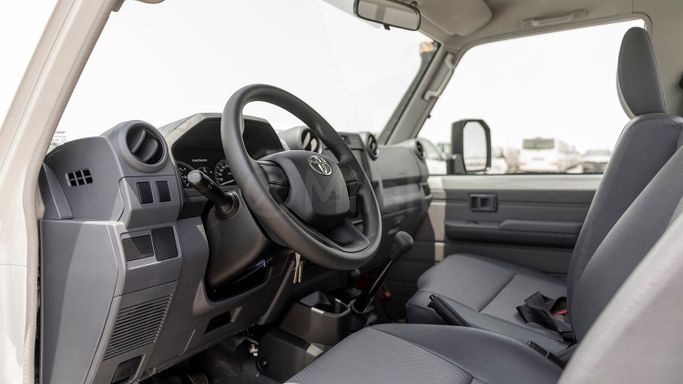 Новый Toyota Land Cruiser 70 Series Рестайлинг 2, 4.0 л, 2025 в Дубае от Milele Белый цвет. Other | AUTO.AE