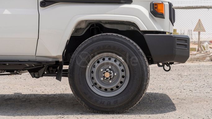 Новый Toyota Land Cruiser 70 Series Рестайлинг 2, 4.0 л, 2025 в Дубае от Milele Белый цвет. Other | AUTO.AE