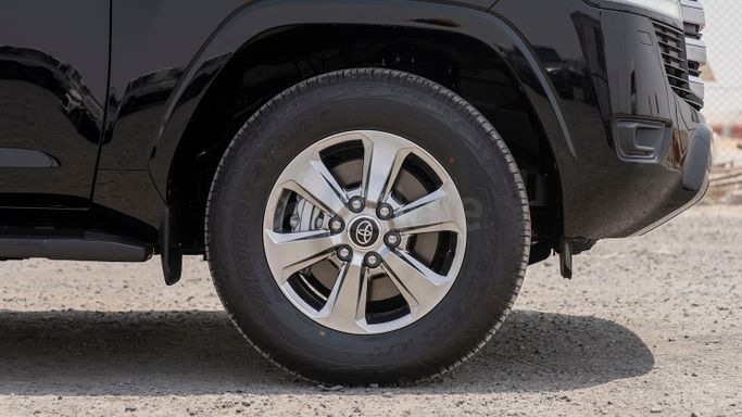 Новый Toyota Land Cruiser 300 Series, 3.3 л, 2025 в Дубае от Milele Черный цвет. Other | AUTO.AE